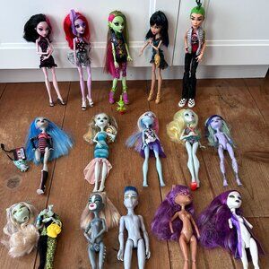 Monster HIgh doll lot, 15 dolls, Lagoona Dawn of the Dance, Venus McFlytrap...